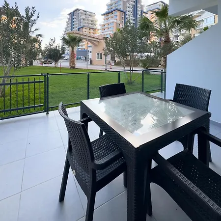 Apartment Ground Garden View In Caesar & Spa, Long *